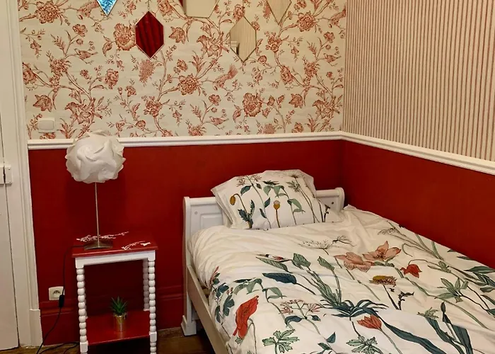 Historic Near Lyons Forest Holiday home